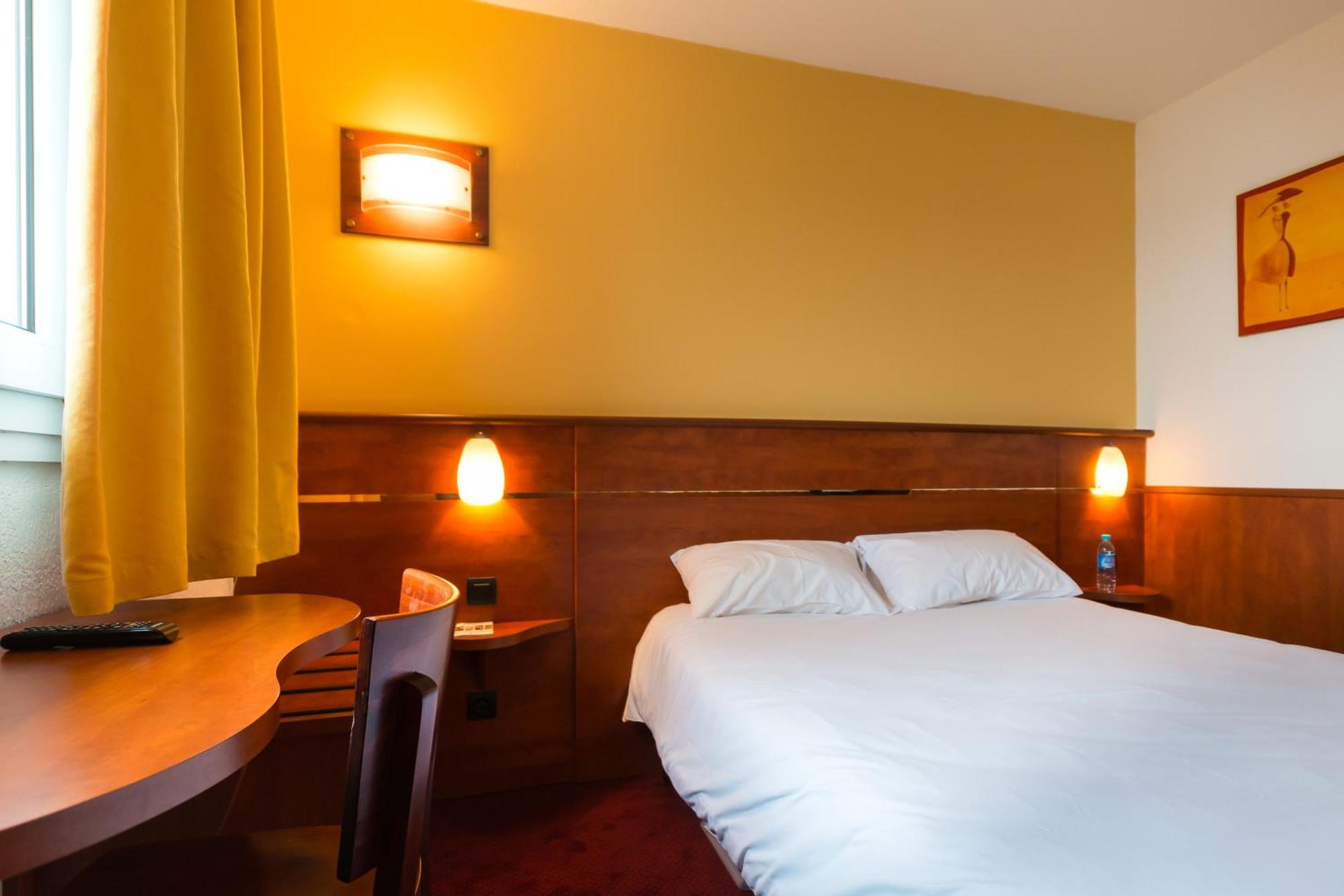 Brit Hotel Rennes Cesson Exteriör bild
